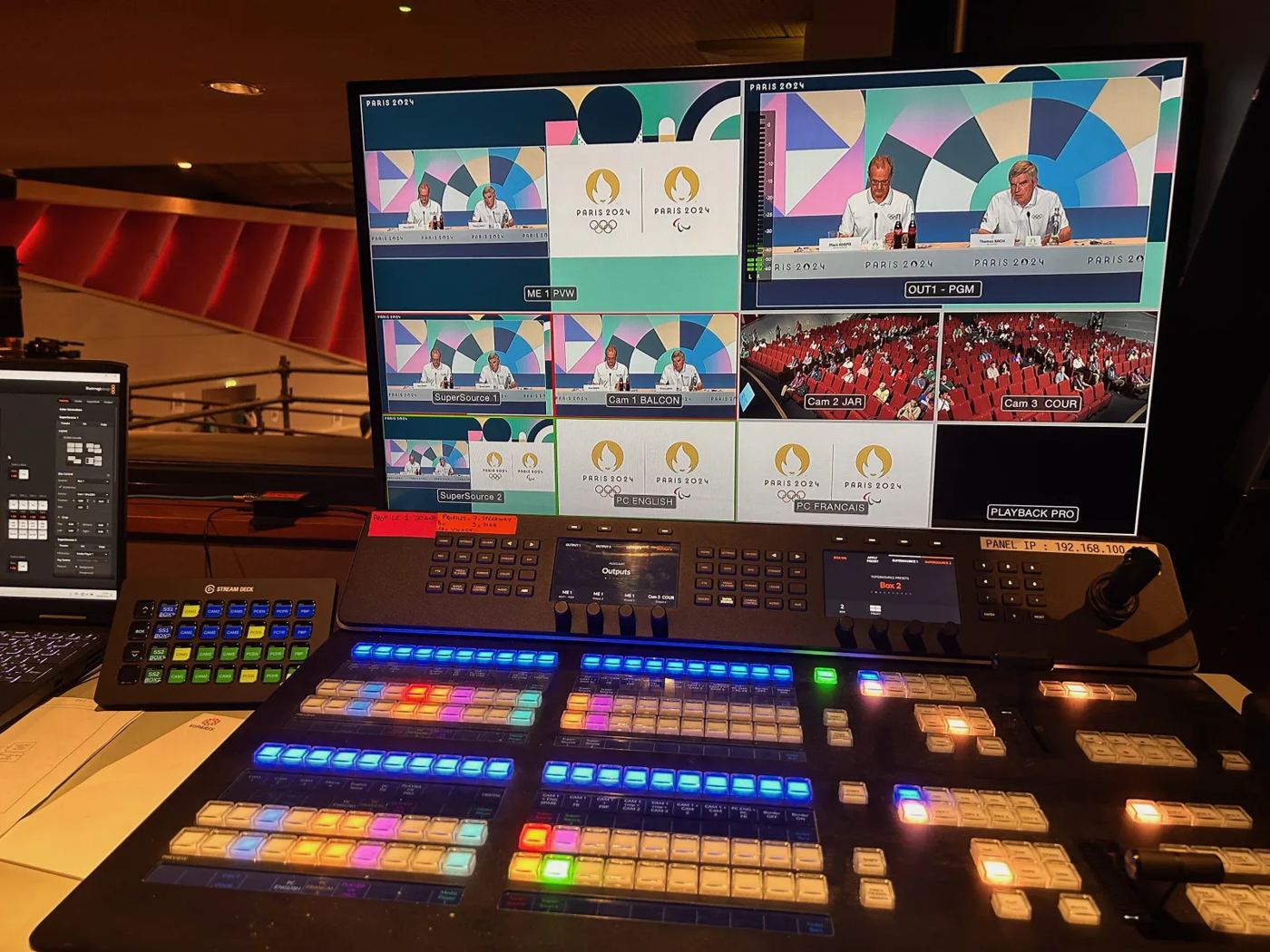 Console de mixage en régie