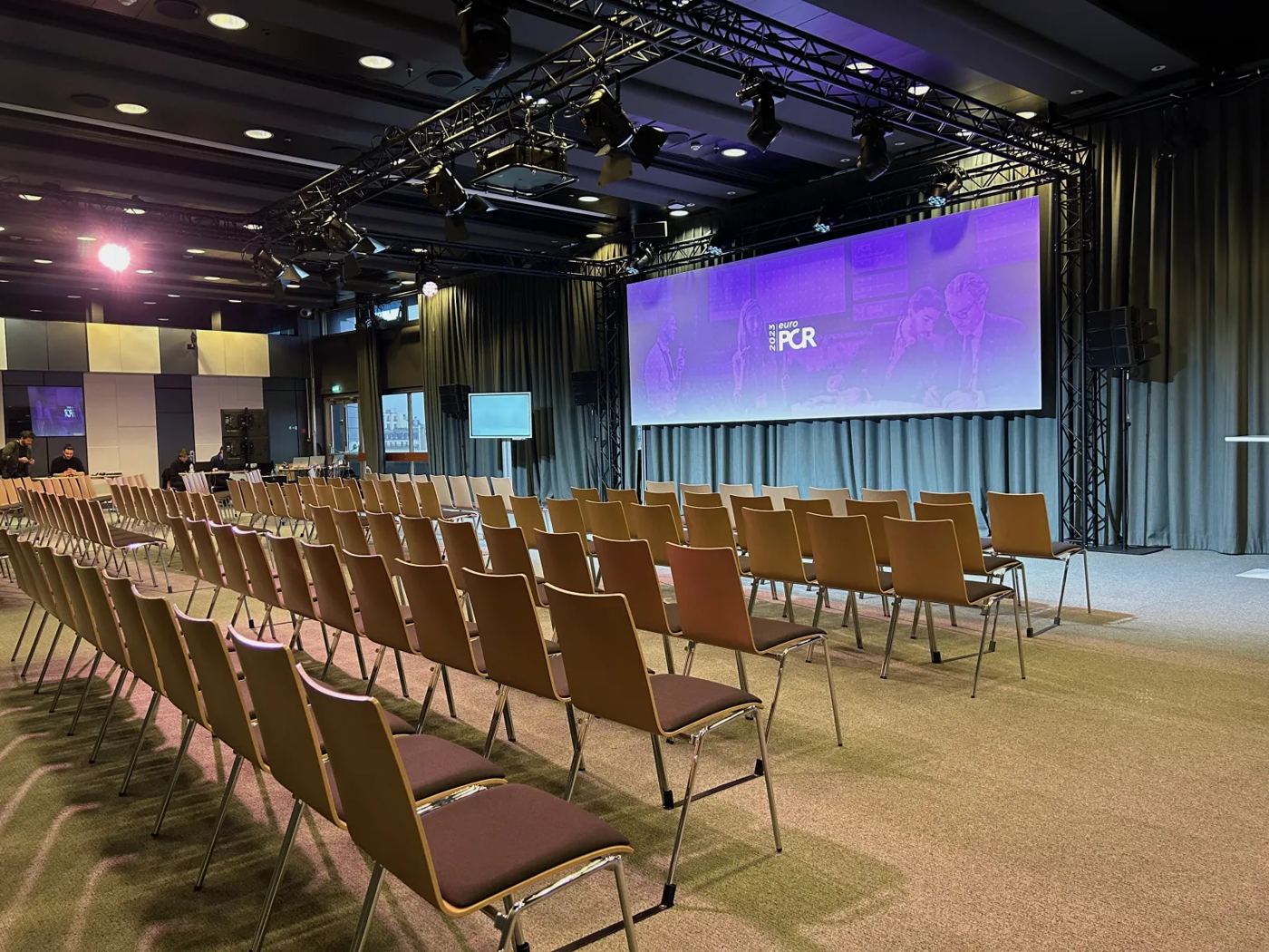 Salle équipée pour un événement dans le Val-d'Oise